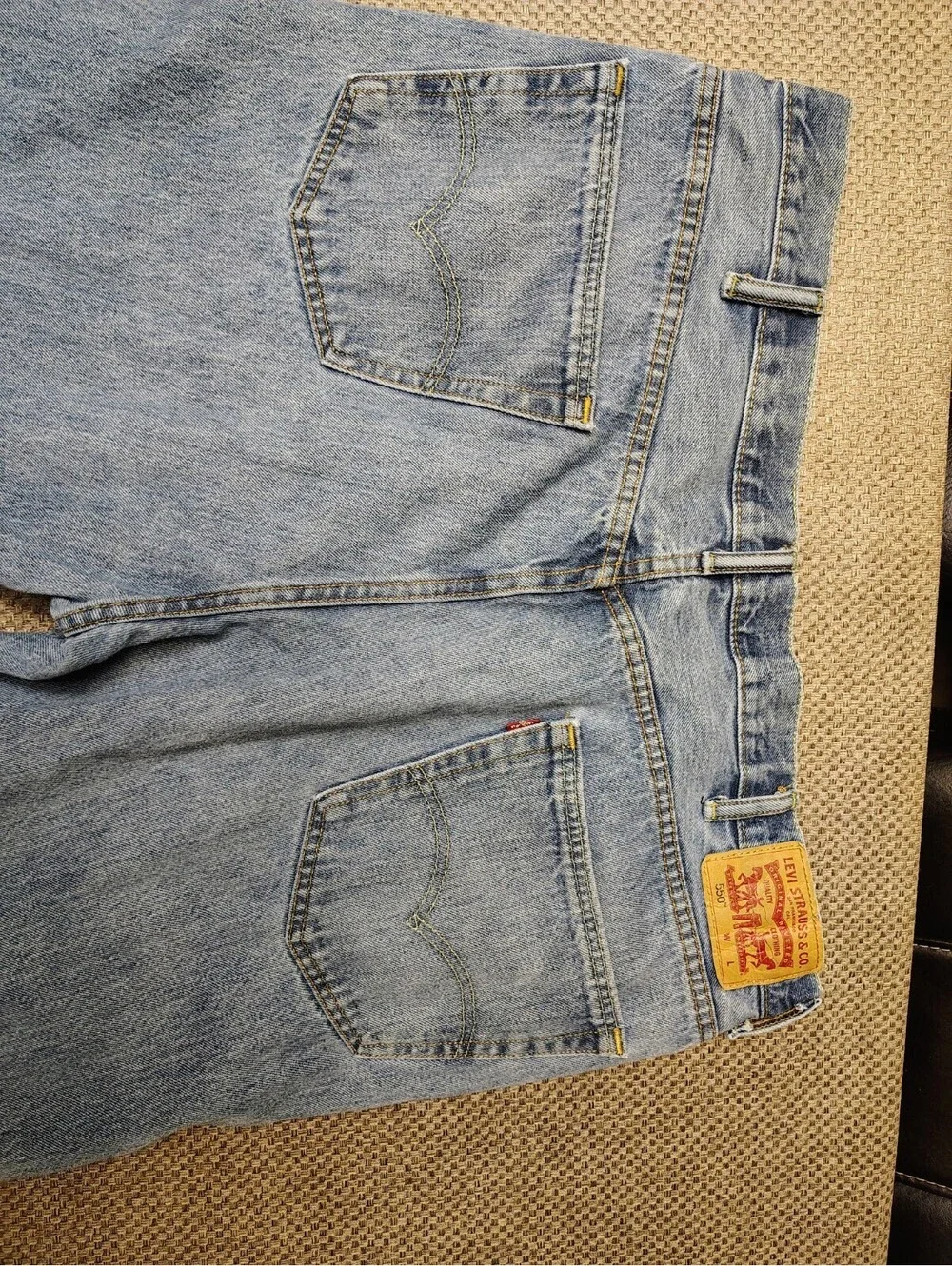 Levis 550 Jeans Mens 44x32 Relaxed Fit Tapered Leg Light Wash Blue Denim 5 Pocke